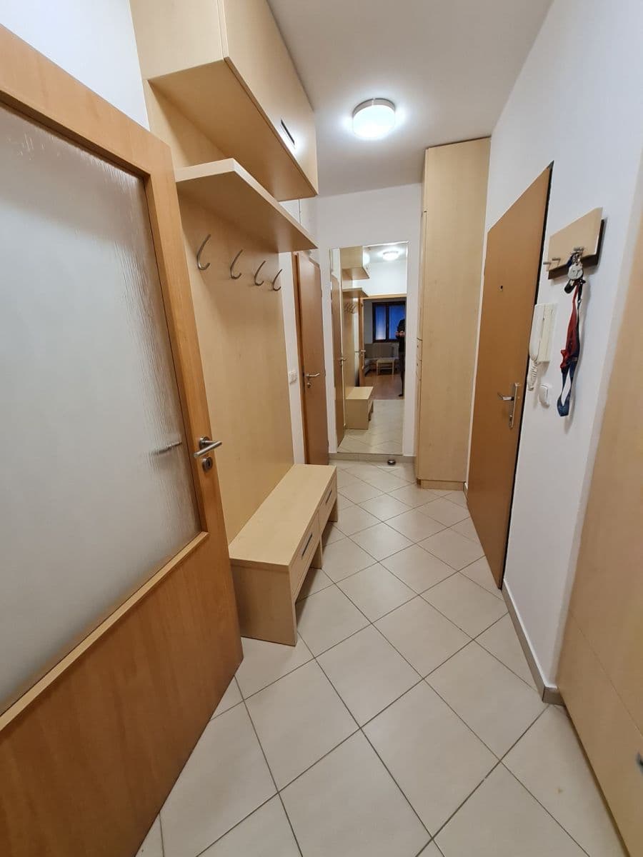 Prenájom bytu 3-izbový 84 m², Jana Přibíka, Praha, Praha Prenájom bytu 3-izbový 84 m², Jana Přibíka, Praha, Praha