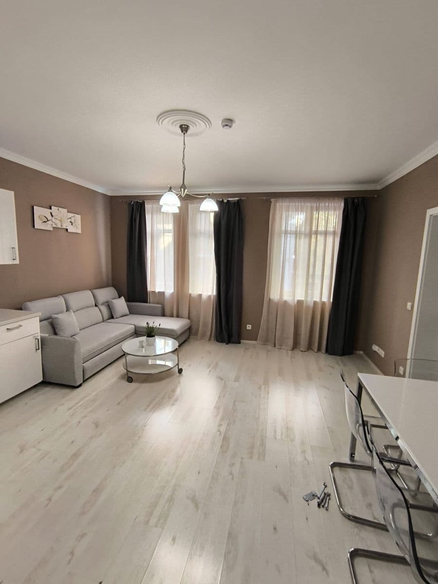 Prenájom bytu 3-izbový 80 m², Moravská, Karlovy Vary, Karlovarský kraj Prenájom bytu 3-izbový 80 m², Moravská, Karlovy Vary, Karlovarský kraj