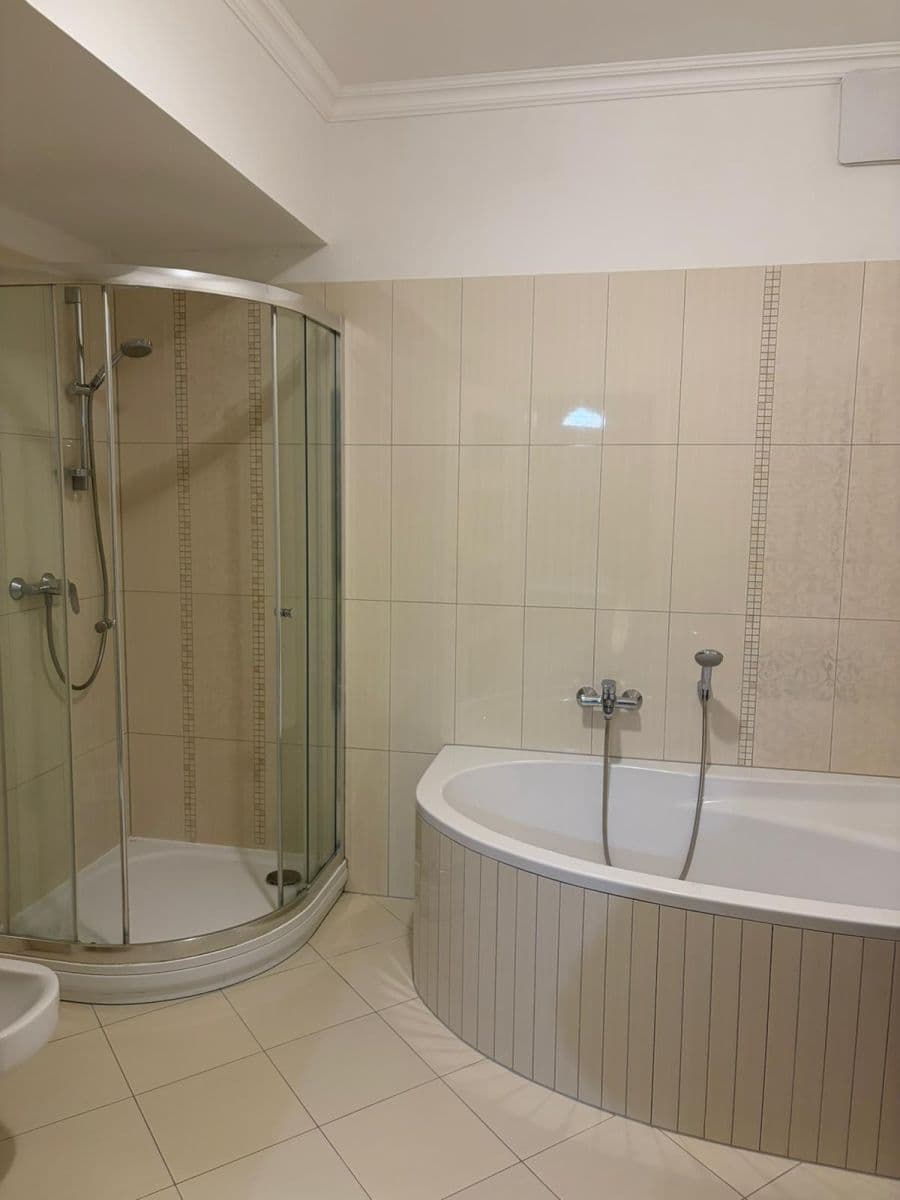 Prenájom bytu 3-izbový 80 m², Moravská, Karlovy Vary, Karlovarský kraj Prenájom bytu 3-izbový 80 m², Moravská, Karlovy Vary, Karlovarský kraj