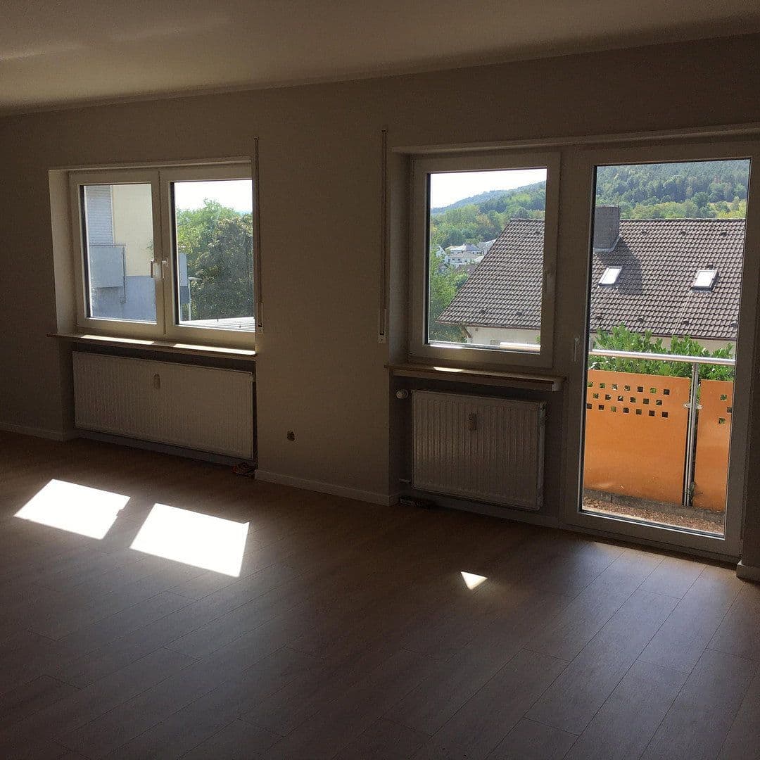 Prenájom bytu 3-izbový 86 m², Laudenbach, Bavorsko Prenájom bytu 3-izbový 86 m², Laudenbach, Bavorsko