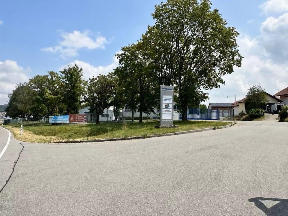 Prenájom nebytového priestoru 450 m², Kornbühlstr. 102, Burladingen, Bádensko-Wurttembersko Prenájom nebytového priestoru 450 m², Kornbühlstr. 102, Burladingen, Bádensko-Wurttembersko