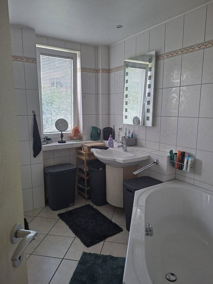 Prenájom bytu 3-izbový 95 m², Weyerstr. 2, Essen, Severné Porýnie - Westfálsko Prenájom bytu 3-izbový 95 m², Weyerstr. 2, Essen, Severné Porýnie - Westfálsko