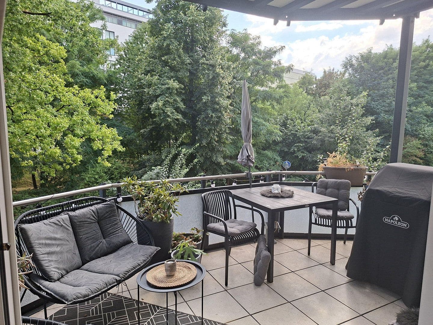 Prenájom bytu 3-izbový 95 m², Weyerstr. 2, Essen, Severné Porýnie - Westfálsko Prenájom bytu 3-izbový 95 m², Weyerstr. 2, Essen, Severné Porýnie - Westfálsko