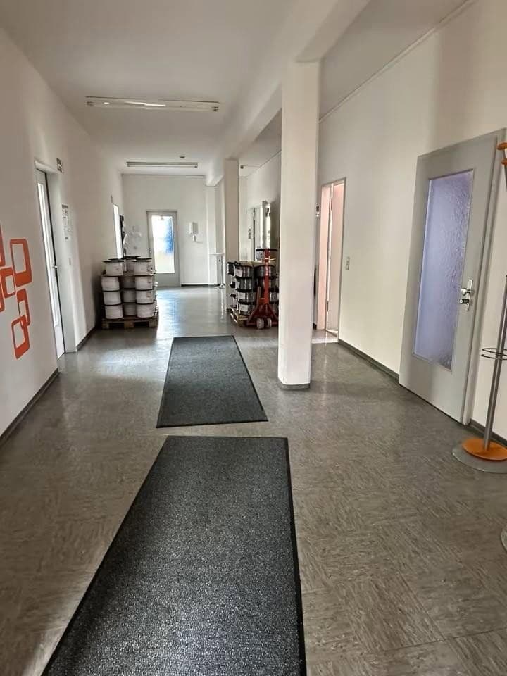 Prenájom nebytového priestoru 1.000 m², Kornbühlstr. 100, Burladingen, Bádensko-Wurttembersko Prenájom nebytového priestoru 1.000 m², Kornbühlstr. 100, Burladingen, Bádensko-Wurttembersko