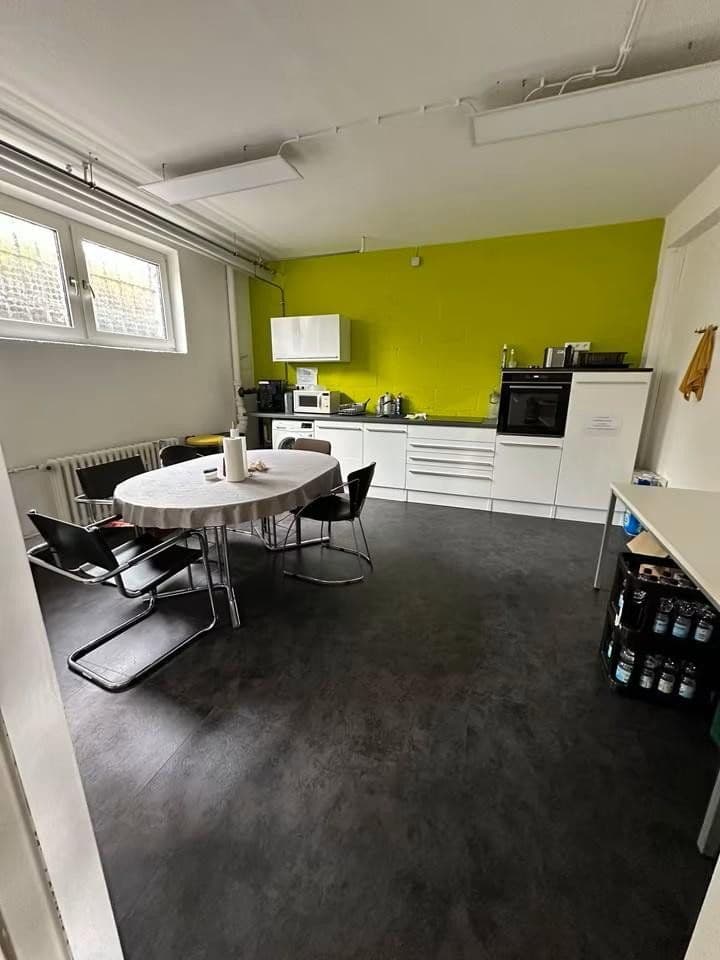 Prenájom nebytového priestoru 1.000 m², Kornbühlstr. 100, Burladingen, Bádensko-Wurttembersko Prenájom nebytového priestoru 1.000 m², Kornbühlstr. 100, Burladingen, Bádensko-Wurttembersko