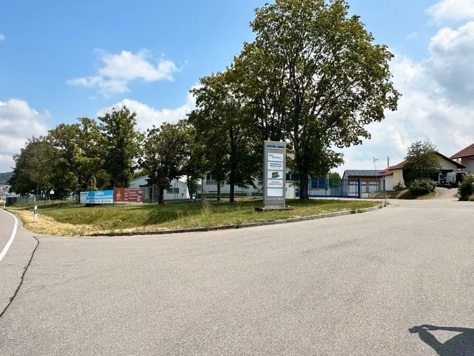 Prenájom nebytového priestoru 1.000 m², Kornbühlstr. 100, Burladingen, Bádensko-Wurttembersko Prenájom nebytového priestoru 1.000 m², Kornbühlstr. 100, Burladingen, Bádensko-Wurttembersko