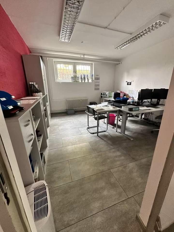 Prenájom nebytového priestoru 1.000 m², Kornbühlstr. 100, Burladingen, Bádensko-Wurttembersko Prenájom nebytového priestoru 1.000 m², Kornbühlstr. 100, Burladingen, Bádensko-Wurttembersko