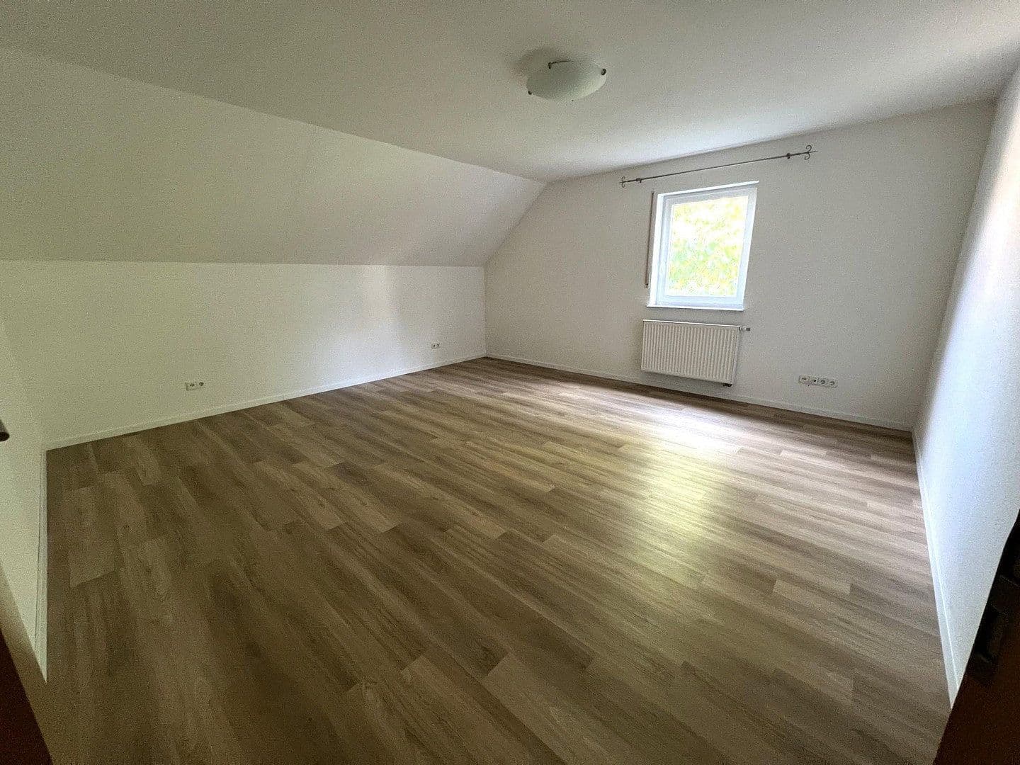 Predaj domu 328 m², pozemok 680 m², Reichenbach-Steegen, Porýnie-Falcko Predaj domu 328 m², pozemok 680 m², Reichenbach-Steegen, Porýnie-Falcko