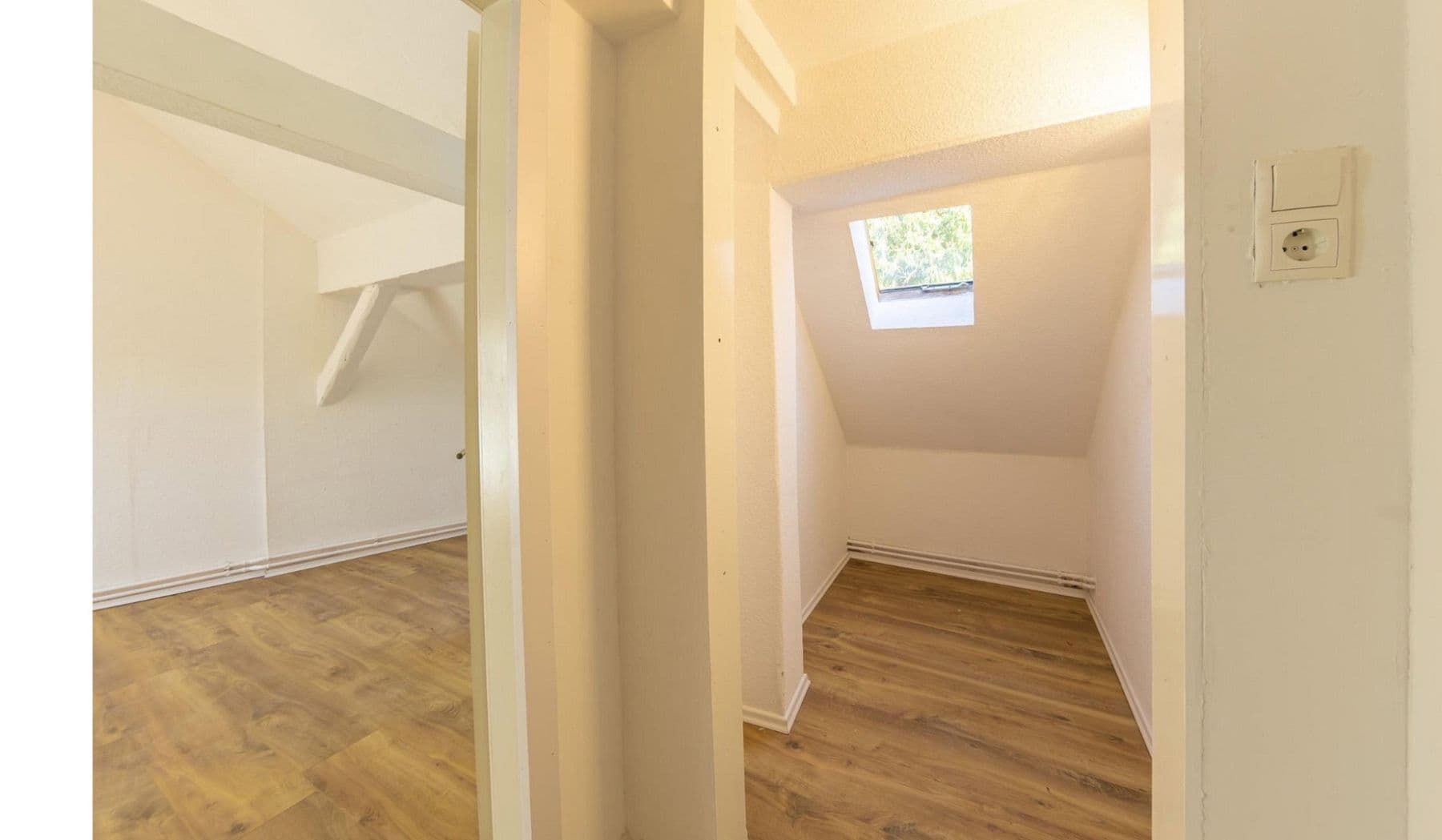 Prenájom bytu 4-izbový 100 m², Leipziger Straße 226, Braunschweig, Dolné Sasko Prenájom bytu 4-izbový 100 m², Leipziger Straße 226, Braunschweig, Dolné Sasko