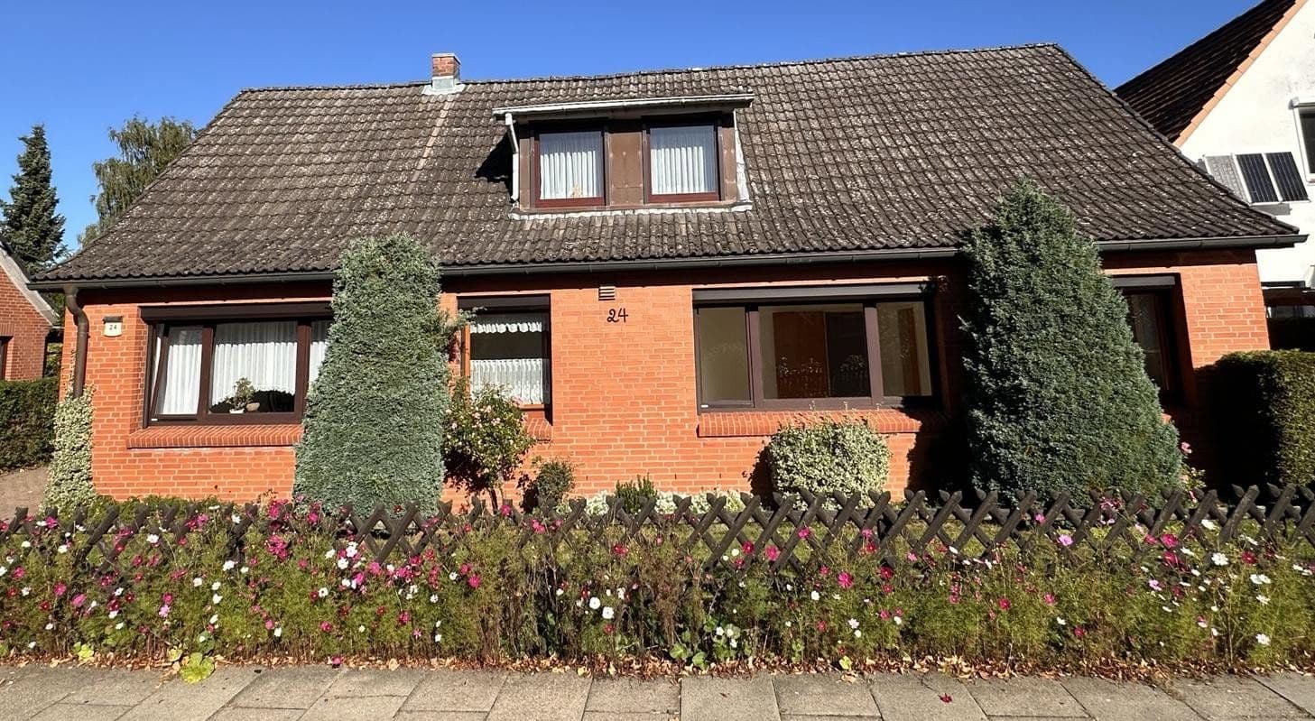 Predaj domu 138 m², pozemok 925 m², Hasselbusch 24, Bargteheide, Šlezvicko-Holštajnsko Predaj domu 138 m², pozemok 925 m², Hasselbusch 24, Bargteheide, Šlezvicko-Holštajnsko
