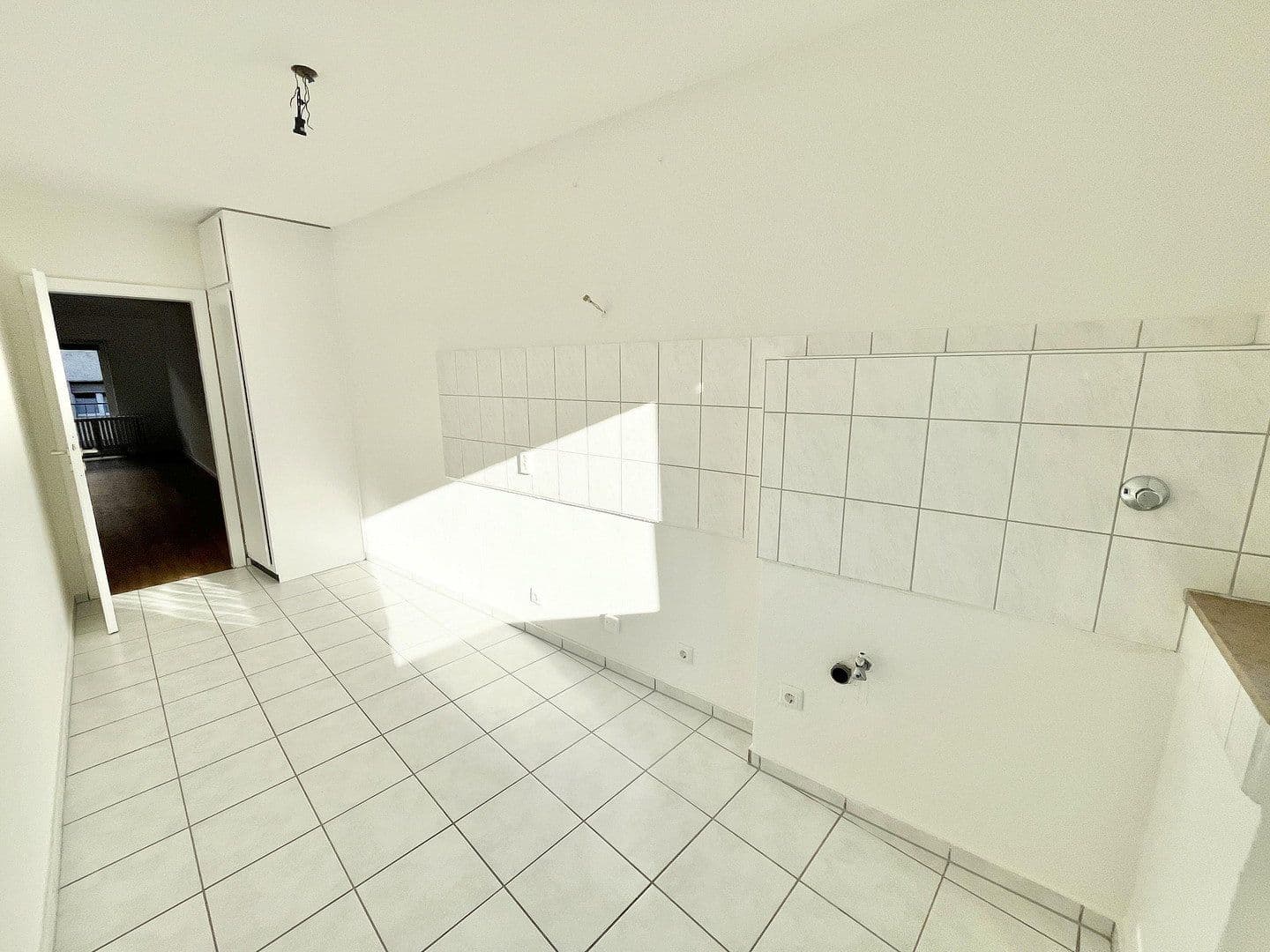 Prenájom bytu 2-izbový 65 m², Mülheimer Freiheit, Köln, Severné Porýnie - Westfálsko Prenájom bytu 2-izbový 65 m², Mülheimer Freiheit, Köln, Severné Porýnie - Westfálsko