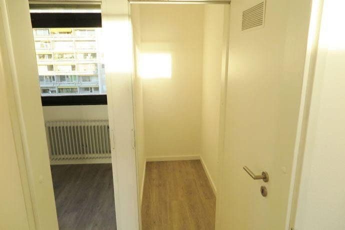 Prenájom bytu 3-izbový 84 m², Karlsruhe, Bádensko-Wurttembersko Prenájom bytu 3-izbový 84 m², Karlsruhe, Bádensko-Wurttembersko