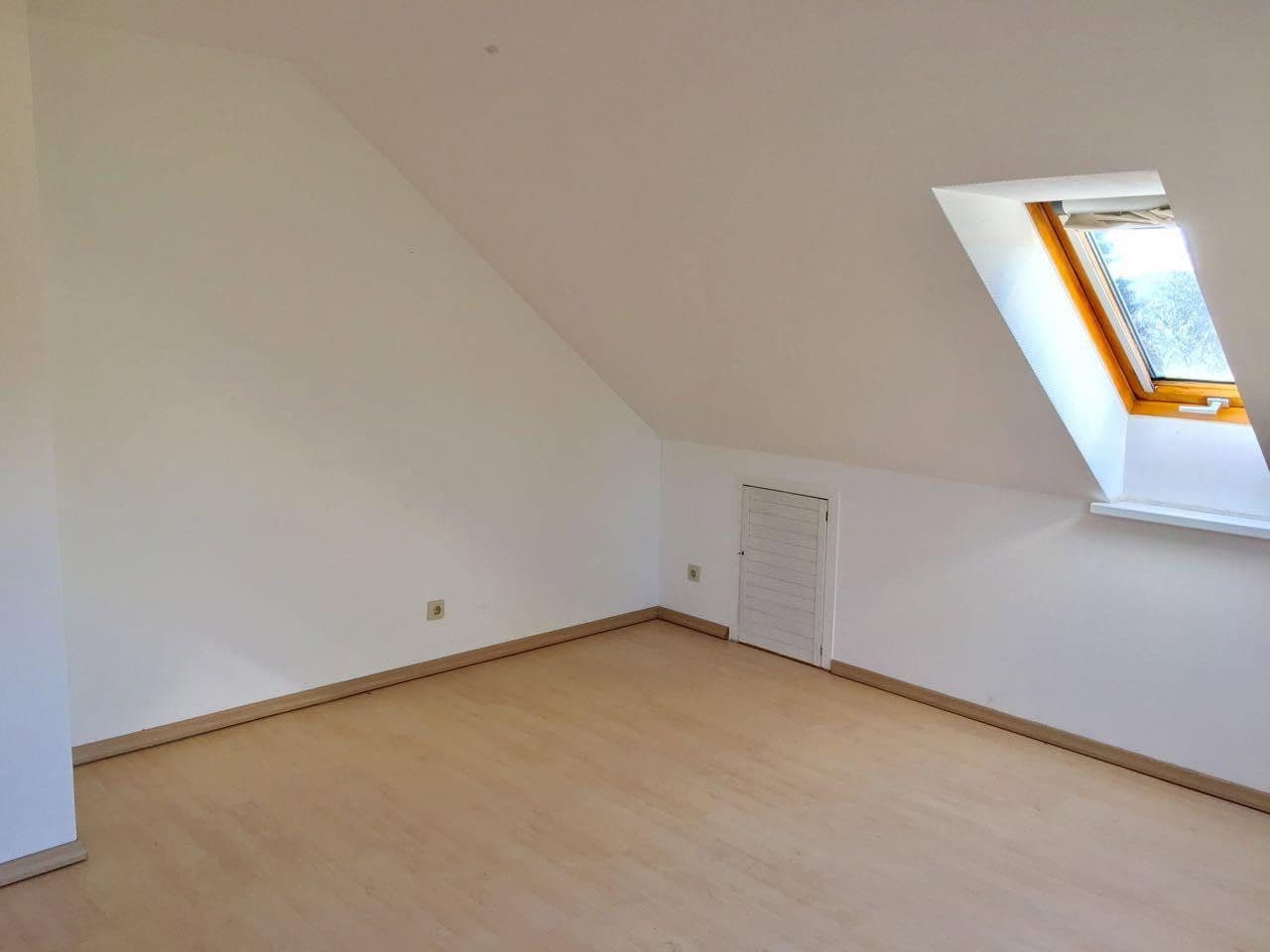 Predaj domu 144 m², pozemok 597 m², Stahnsdorf, Brandenbursko Predaj domu 144 m², pozemok 597 m², Stahnsdorf, Brandenbursko