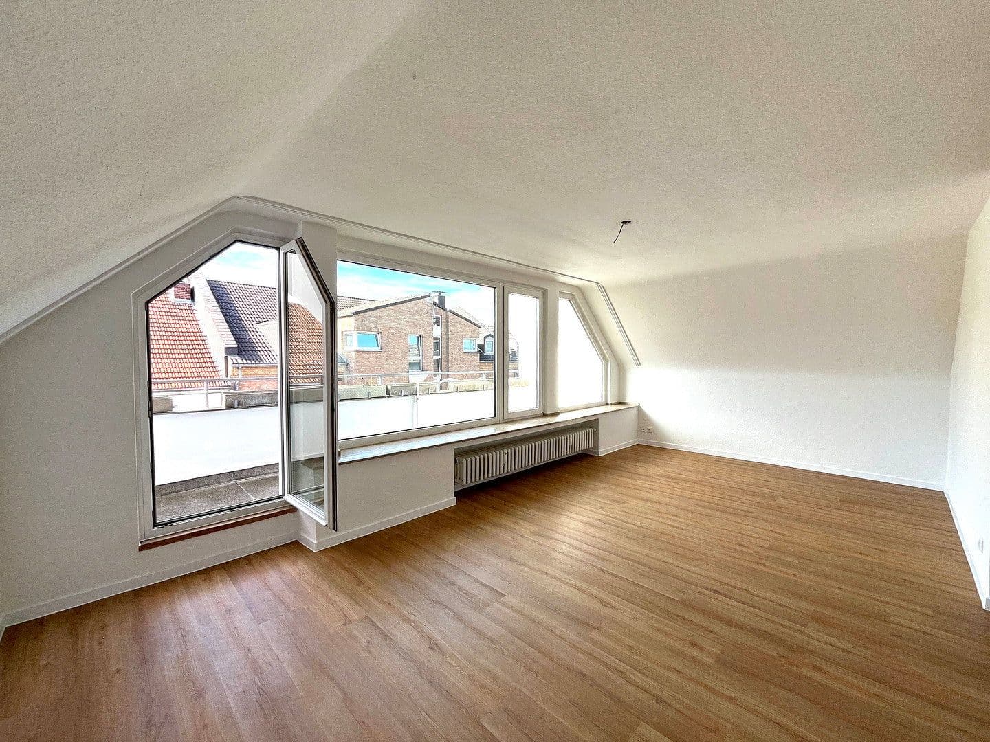 Prenájom bytu 2-izbový 69 m², Mülheimer Freiheit, Köln, Severné Porýnie - Westfálsko Prenájom bytu 2-izbový 69 m², Mülheimer Freiheit, Köln, Severné Porýnie - Westfálsko