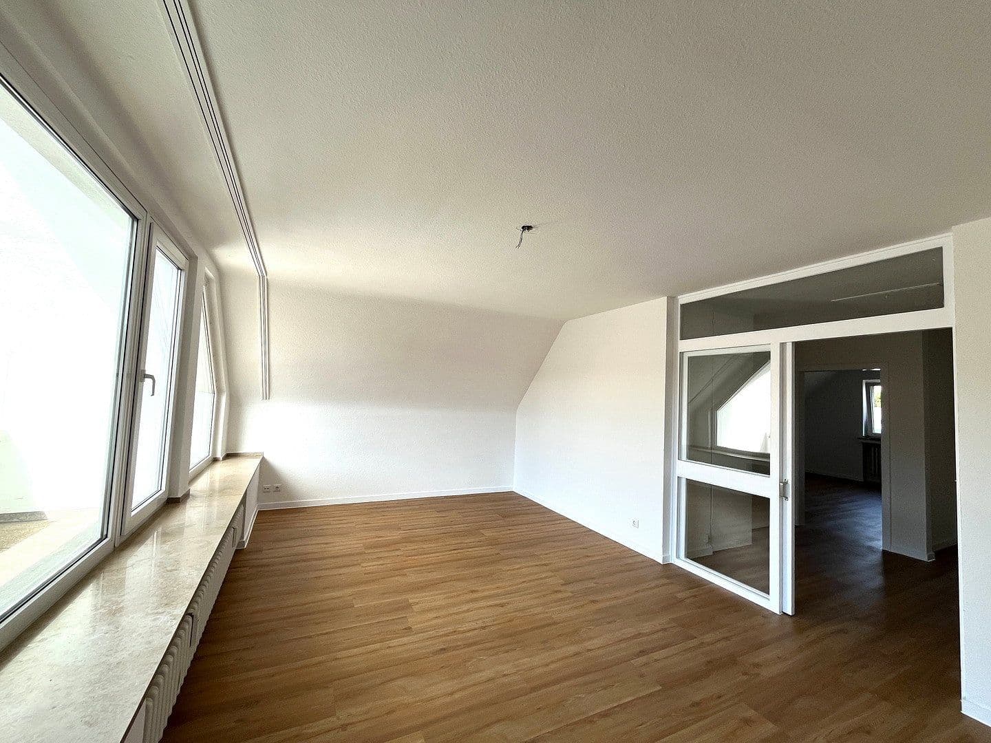Prenájom bytu 2-izbový 69 m², Mülheimer Freiheit, Köln, Severné Porýnie - Westfálsko Prenájom bytu 2-izbový 69 m², Mülheimer Freiheit, Köln, Severné Porýnie - Westfálsko