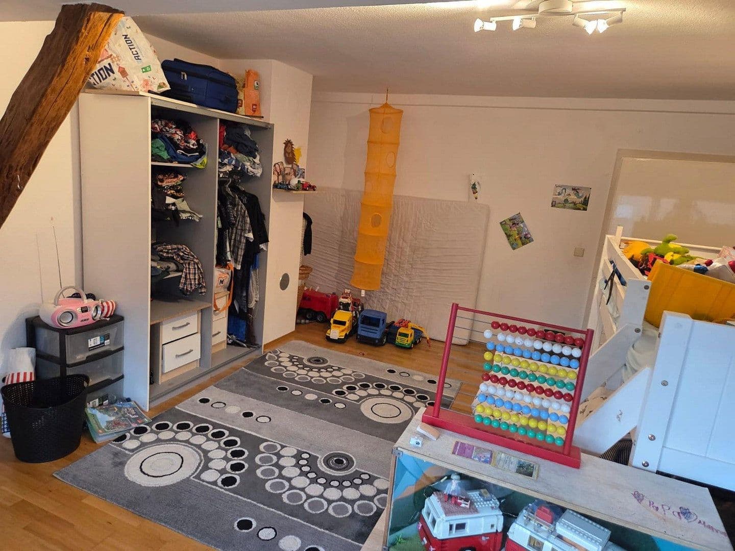 Prenájom bytu 4-izbový 90 m², Untere Grabenstraße 8, Weilheim an der Teck, Bádensko-Wurttembersko Prenájom bytu 4-izbový 90 m², Untere Grabenstraße 8, Weilheim an der Teck, Bádensko-Wurttembersko