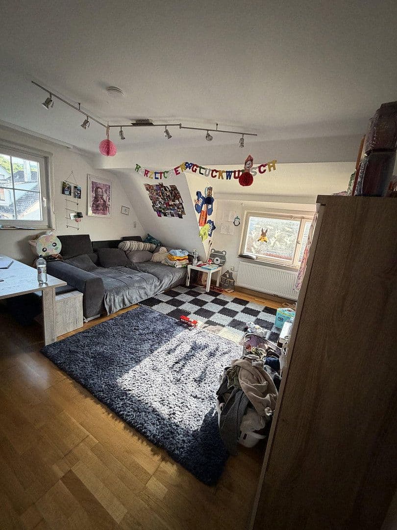Prenájom bytu 4-izbový 90 m², Untere Grabenstraße 8, Weilheim an der Teck, Bádensko-Wurttembersko Prenájom bytu 4-izbový 90 m², Untere Grabenstraße 8, Weilheim an der Teck, Bádensko-Wurttembersko