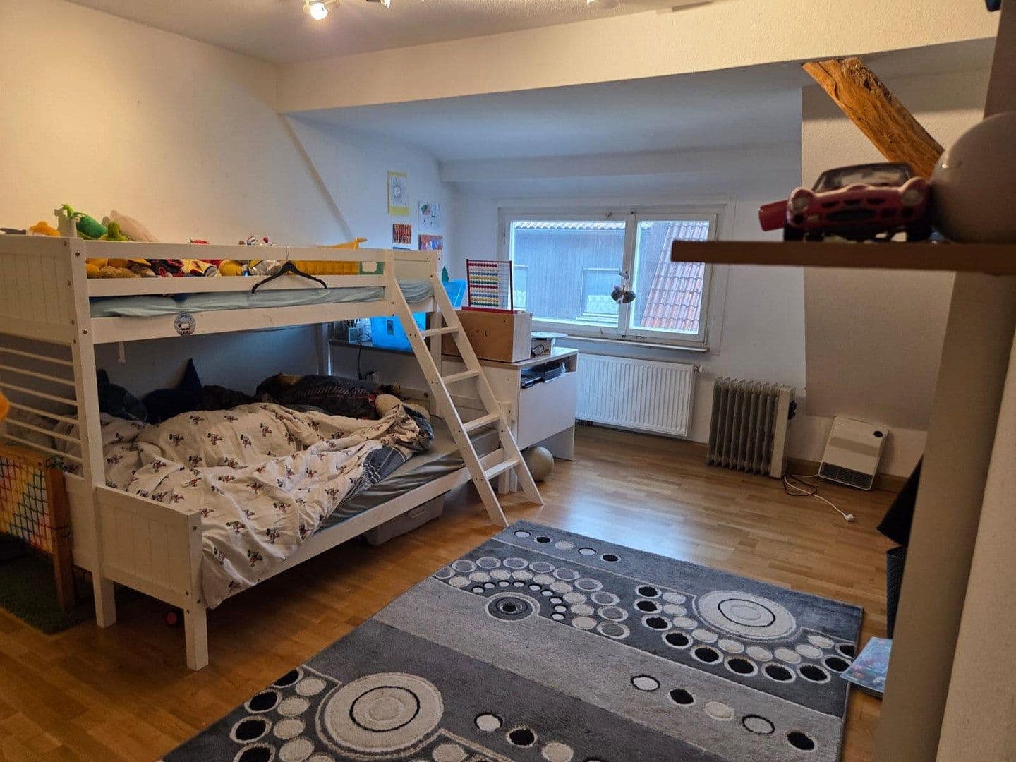 Prenájom bytu 4-izbový 90 m², Untere Grabenstraße 8, Weilheim an der Teck, Bádensko-Wurttembersko Prenájom bytu 4-izbový 90 m², Untere Grabenstraße 8, Weilheim an der Teck, Bádensko-Wurttembersko