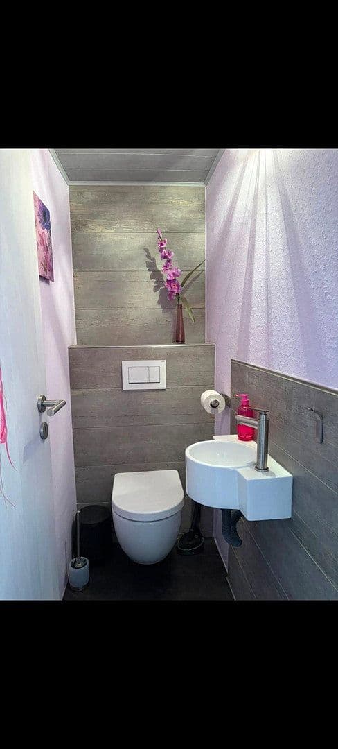 Prenájom bytu 3-izbový 136 m², Wiesentalerstr. 16, Waghäusel, Bádensko-Wurttembersko Prenájom bytu 3-izbový 136 m², Wiesentalerstr. 16, Waghäusel, Bádensko-Wurttembersko