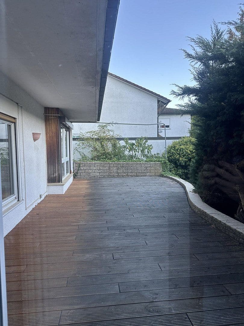 Prenájom bytu 3-izbový 136 m², Wiesentalerstr. 16, Waghäusel, Bádensko-Wurttembersko Prenájom bytu 3-izbový 136 m², Wiesentalerstr. 16, Waghäusel, Bádensko-Wurttembersko