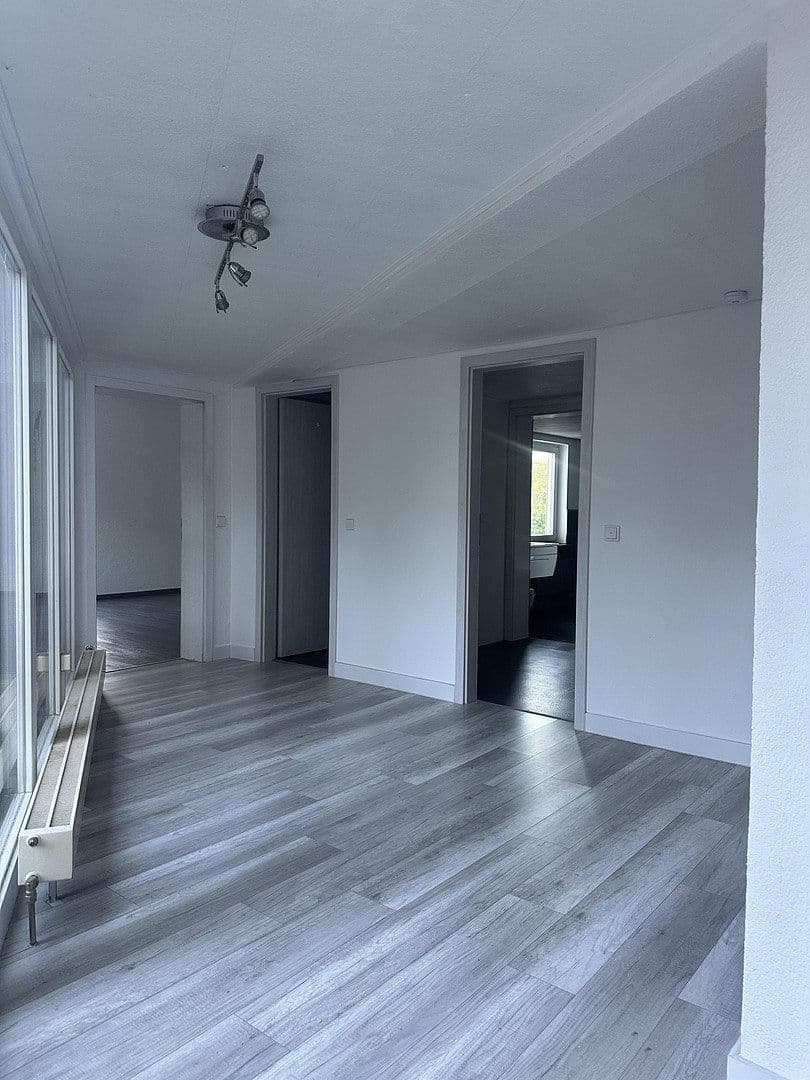 Prenájom bytu 3-izbový 136 m², Wiesentalerstr. 16, Waghäusel, Bádensko-Wurttembersko Prenájom bytu 3-izbový 136 m², Wiesentalerstr. 16, Waghäusel, Bádensko-Wurttembersko