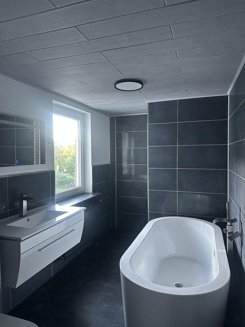 Prenájom bytu 3-izbový 136 m², Wiesentalerstr. 16, Waghäusel, Bádensko-Wurttembersko Prenájom bytu 3-izbový 136 m², Wiesentalerstr. 16, Waghäusel, Bádensko-Wurttembersko