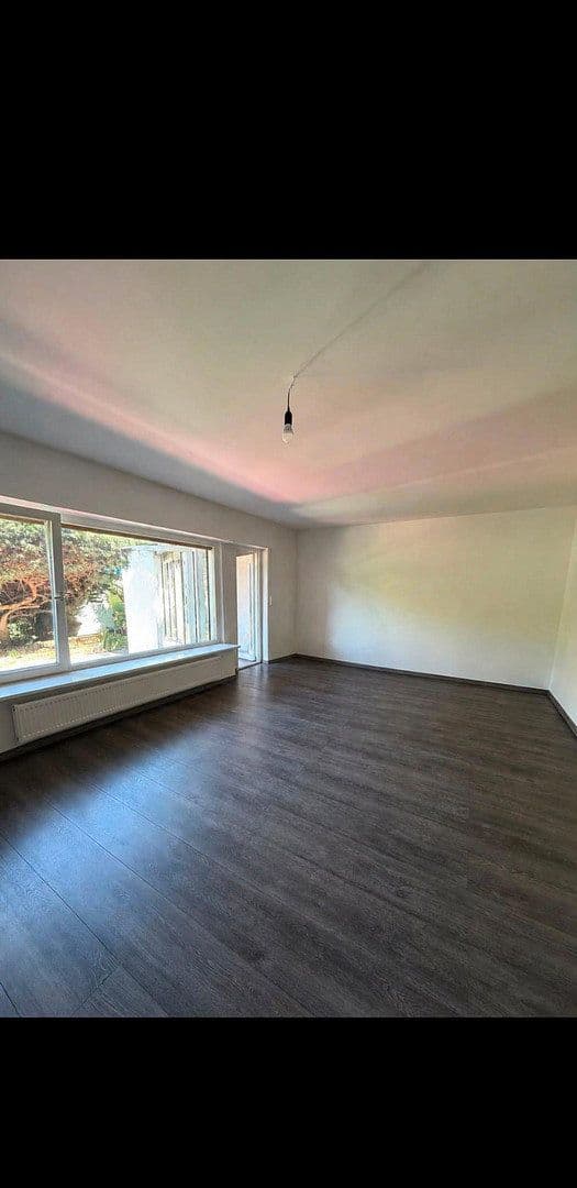 Prenájom bytu 3-izbový 136 m², Wiesentalerstr. 16, Waghäusel, Bádensko-Wurttembersko Prenájom bytu 3-izbový 136 m², Wiesentalerstr. 16, Waghäusel, Bádensko-Wurttembersko