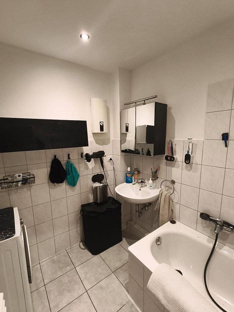 Prenájom bytu 3-izbový 85 m², Neviandtstrasse, Wuppertal, Severné Porýnie - Westfálsko Prenájom bytu 3-izbový 85 m², Neviandtstrasse, Wuppertal, Severné Porýnie - Westfálsko