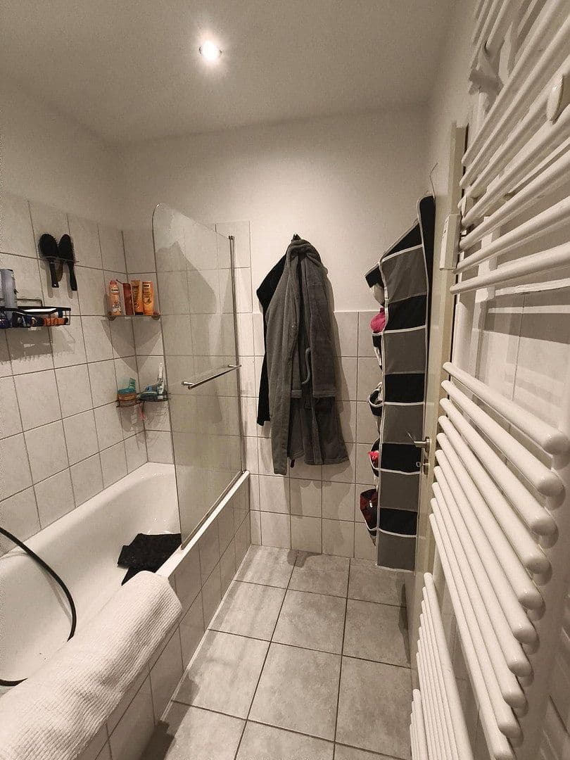 Prenájom bytu 3-izbový 85 m², Neviandtstrasse, Wuppertal, Severné Porýnie - Westfálsko Prenájom bytu 3-izbový 85 m², Neviandtstrasse, Wuppertal, Severné Porýnie - Westfálsko