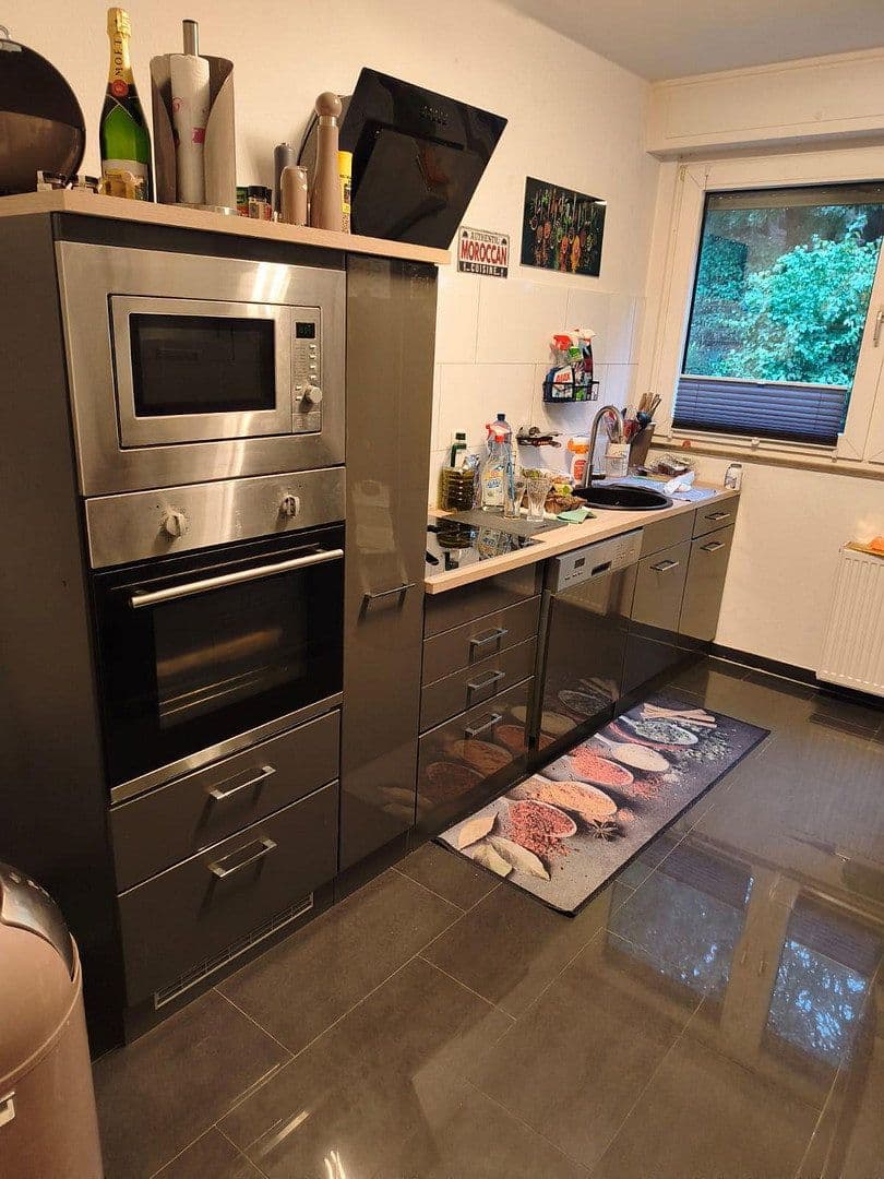 Prenájom bytu 3-izbový 85 m², Neviandtstrasse, Wuppertal, Severné Porýnie - Westfálsko Prenájom bytu 3-izbový 85 m², Neviandtstrasse, Wuppertal, Severné Porýnie - Westfálsko