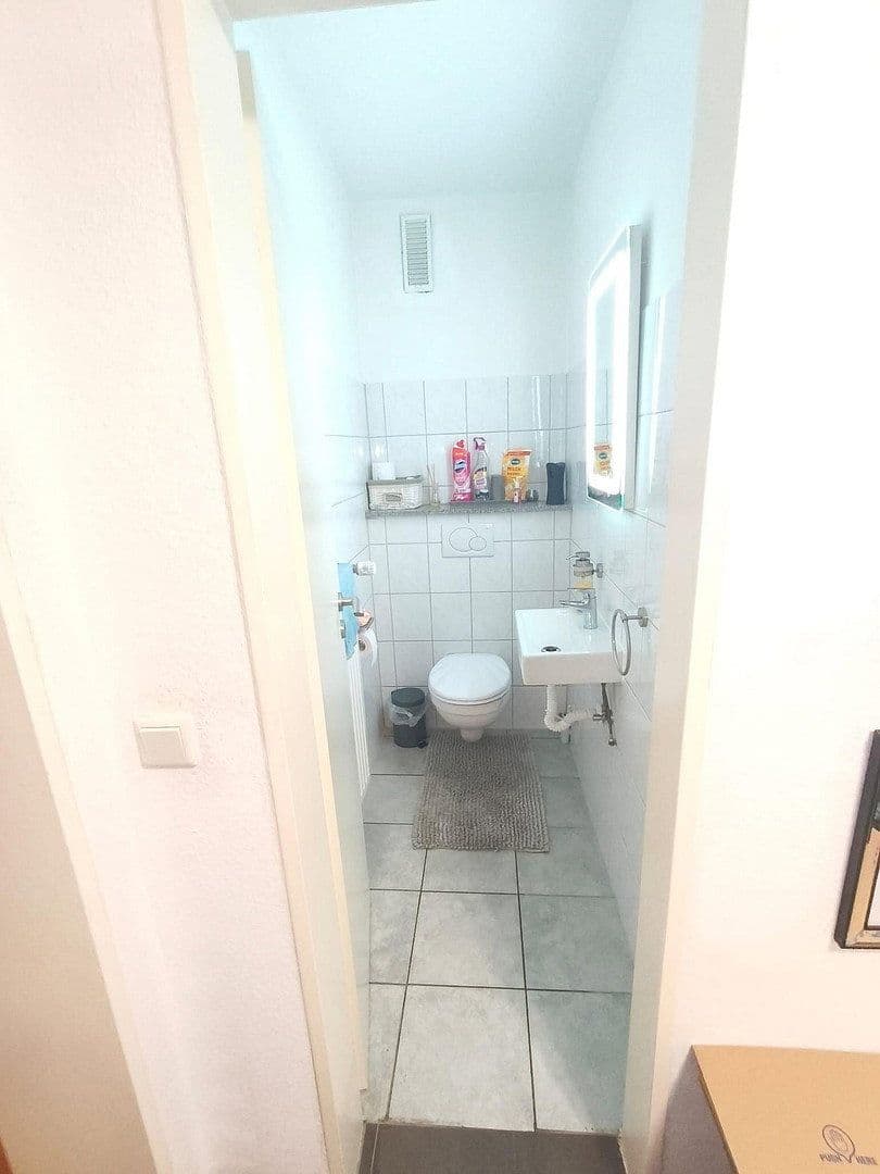 Prenájom bytu 3-izbový 85 m², Neviandtstrasse, Wuppertal, Severné Porýnie - Westfálsko Prenájom bytu 3-izbový 85 m², Neviandtstrasse, Wuppertal, Severné Porýnie - Westfálsko