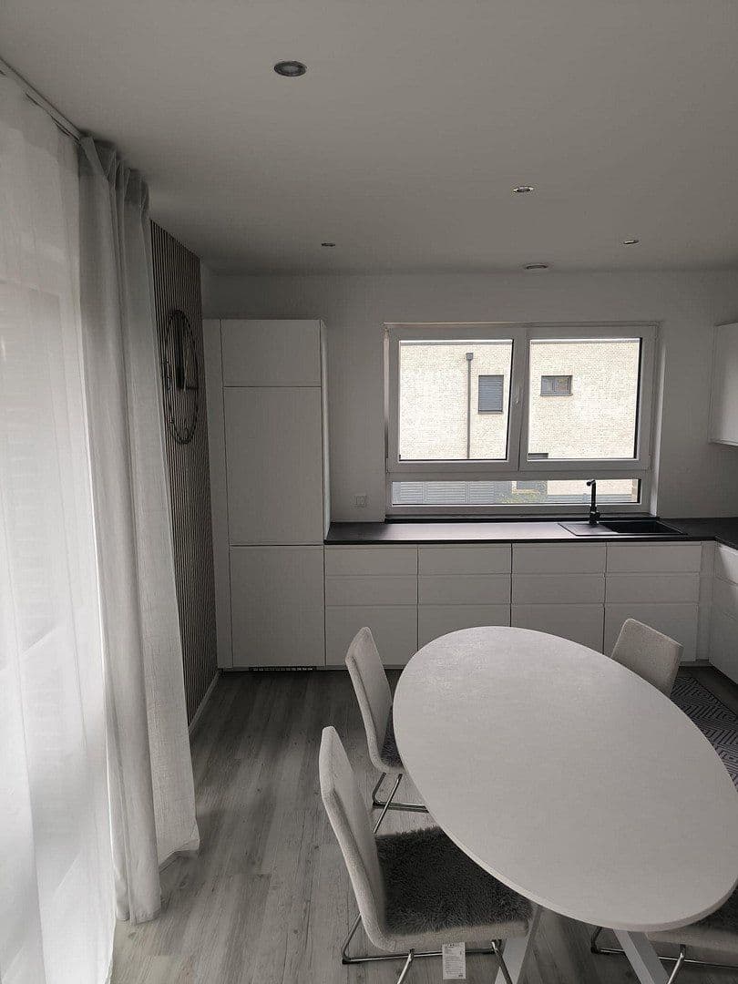 Prenájom bytu 3-izbový 89 m², Hürth, Severné Porýnie - Westfálsko Prenájom bytu 3-izbový 89 m², Hürth, Severné Porýnie - Westfálsko