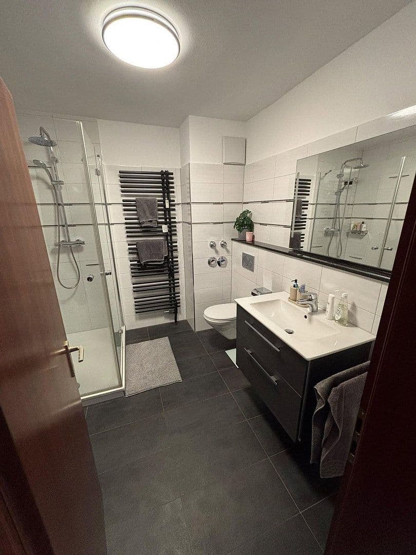 Prenájom bytu 2-izbový 74 m², Köln, Severné Porýnie - Westfálsko Prenájom bytu 2-izbový 74 m², Köln, Severné Porýnie - Westfálsko