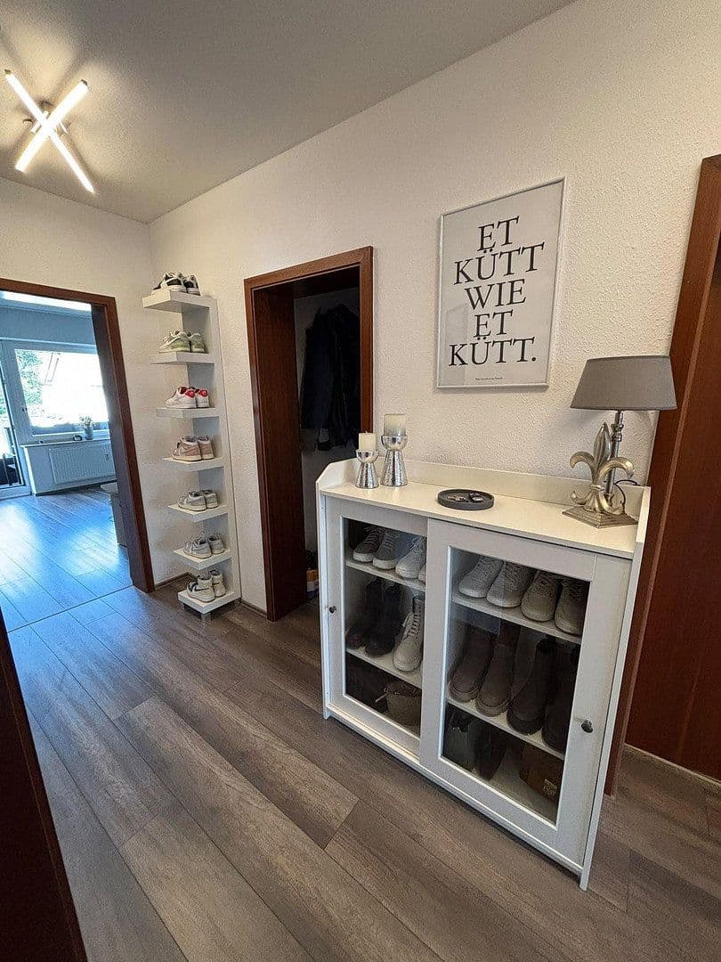 Prenájom bytu 2-izbový 74 m², Köln, Severné Porýnie - Westfálsko Prenájom bytu 2-izbový 74 m², Köln, Severné Porýnie - Westfálsko