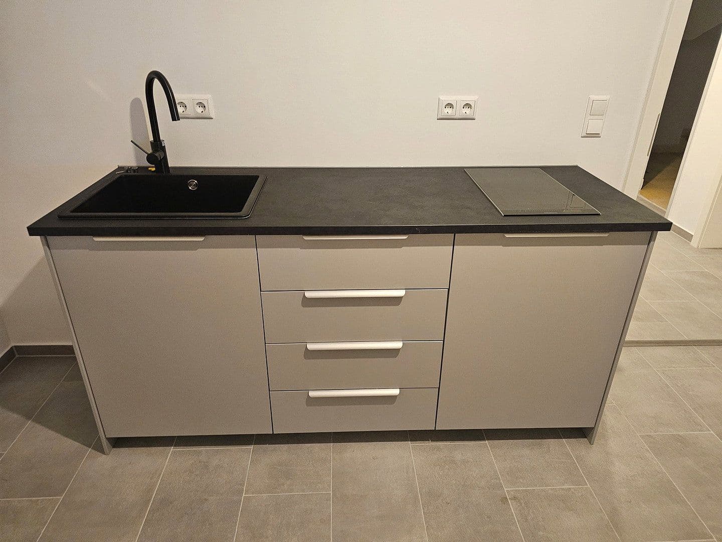 Prenájom bytu 1-izbový 36 m², München, Bavorsko Prenájom bytu 1-izbový 36 m², München, Bavorsko