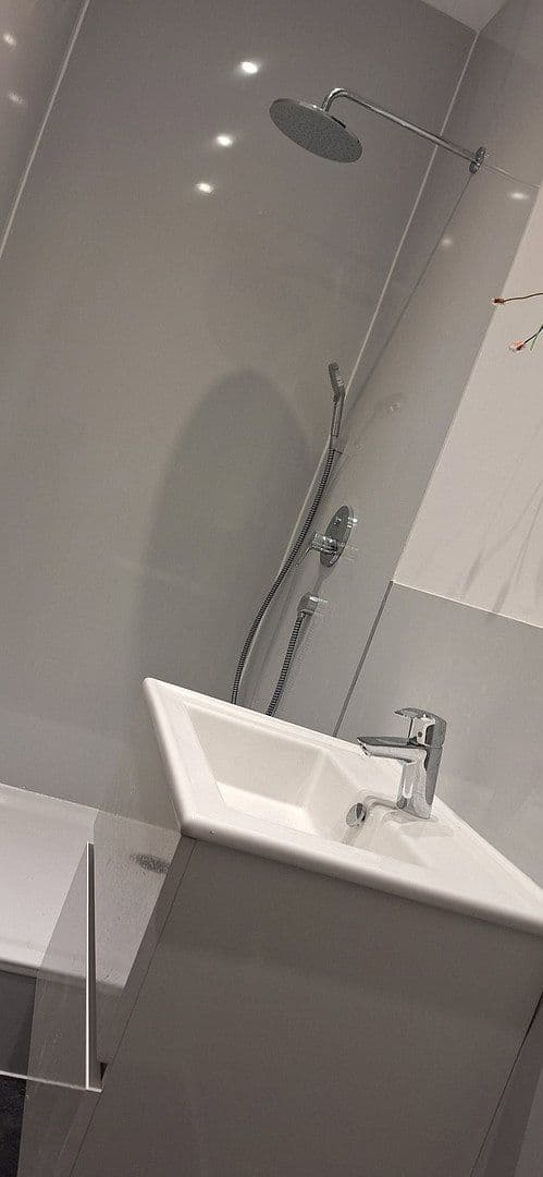 Prenájom bytu 3-izbový 78 m², Stuttgart, Bádensko-Wurttembersko Prenájom bytu 3-izbový 78 m², Stuttgart, Bádensko-Wurttembersko