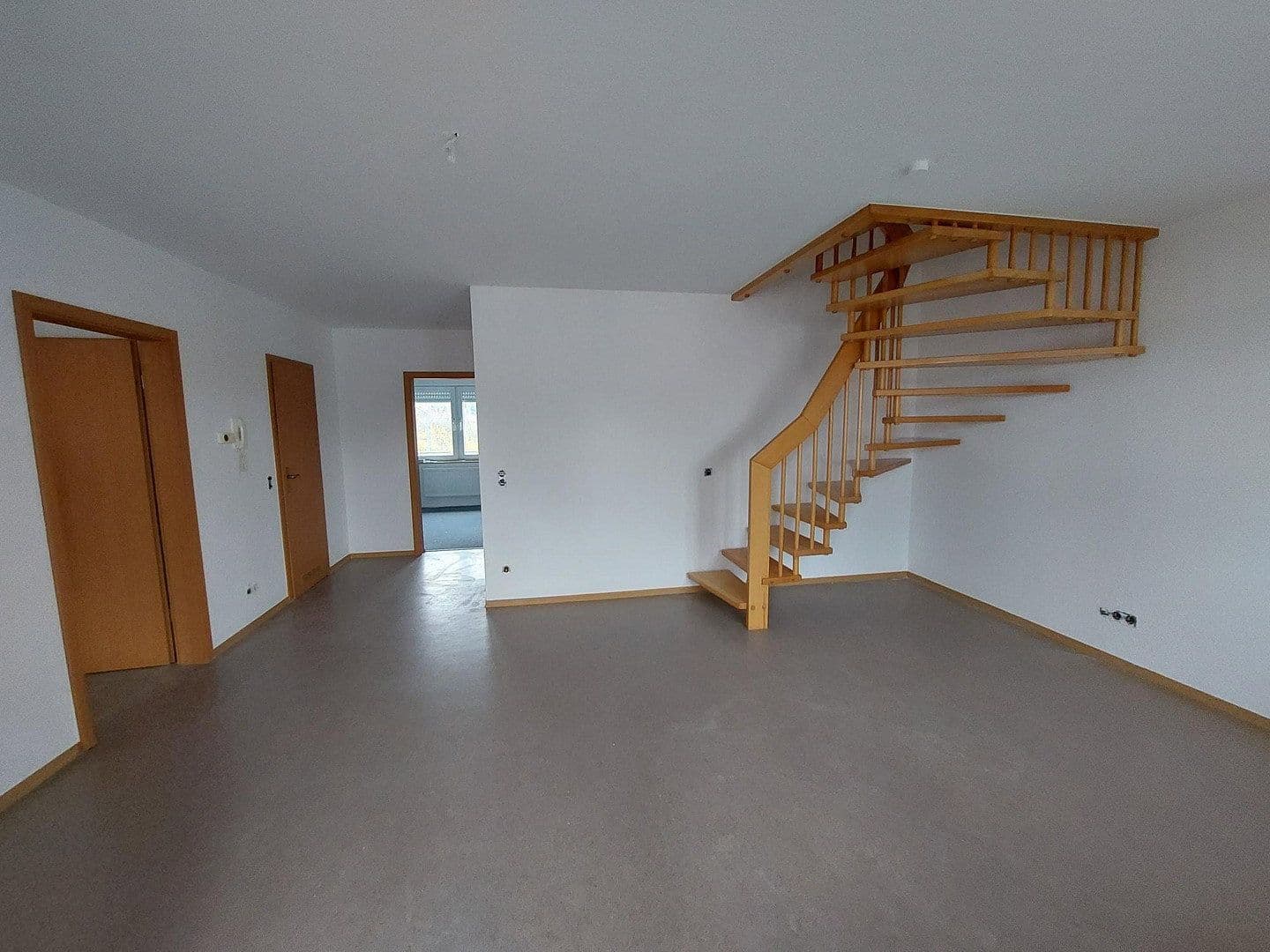 Prenájom bytu 5-izbový 112 m², Neuwied, Porýnie-Falcko Prenájom bytu 5-izbový 112 m², Neuwied, Porýnie-Falcko