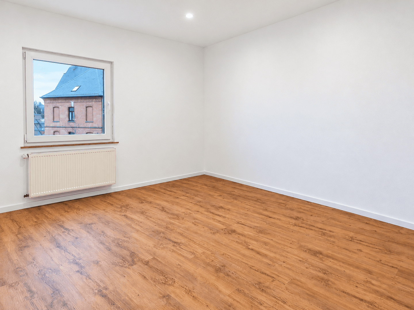 Prenájom bytu 3-izbový 90 m², Höhr-Grenzhausen, Porýnie-Falcko Prenájom bytu 3-izbový 90 m², Höhr-Grenzhausen, Porýnie-Falcko