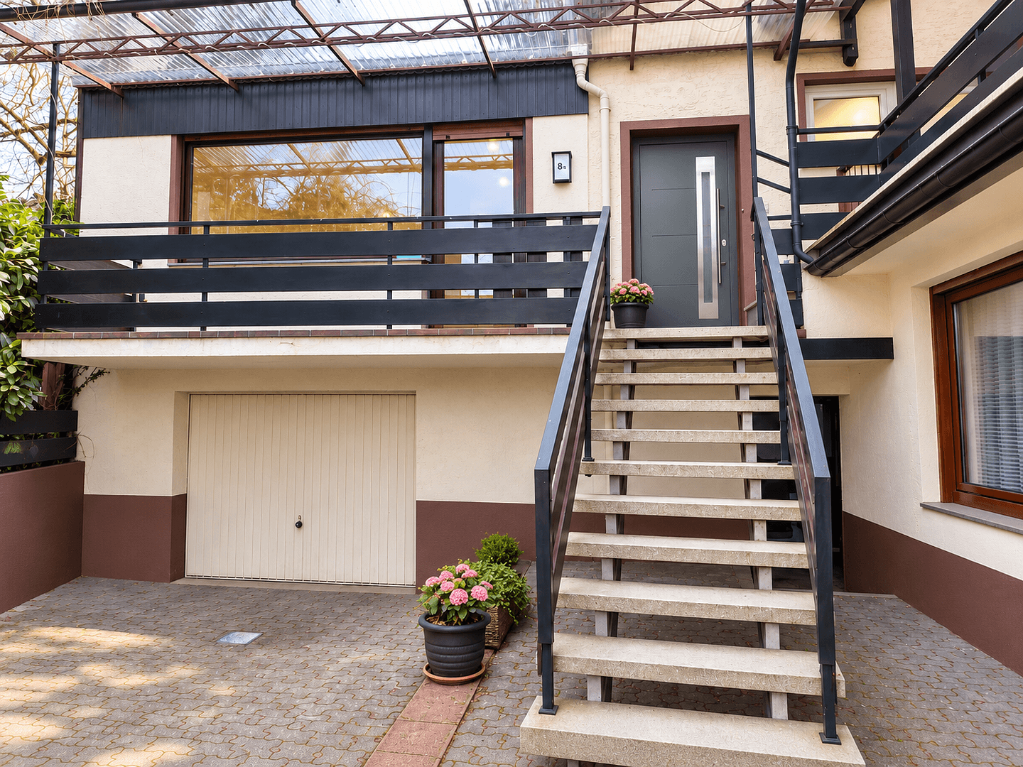 Prenájom bytu 3-izbový 90 m², Höhr-Grenzhausen, Porýnie-Falcko Prenájom bytu 3-izbový 90 m², Höhr-Grenzhausen, Porýnie-Falcko