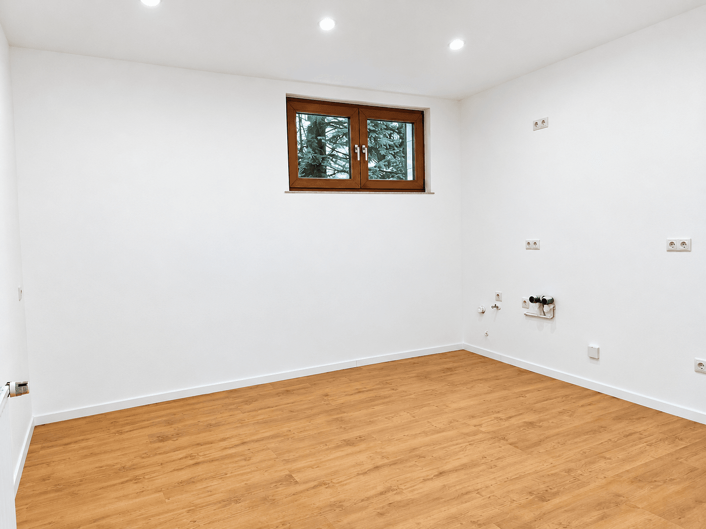 Prenájom bytu 3-izbový 90 m², Höhr-Grenzhausen, Porýnie-Falcko Prenájom bytu 3-izbový 90 m², Höhr-Grenzhausen, Porýnie-Falcko