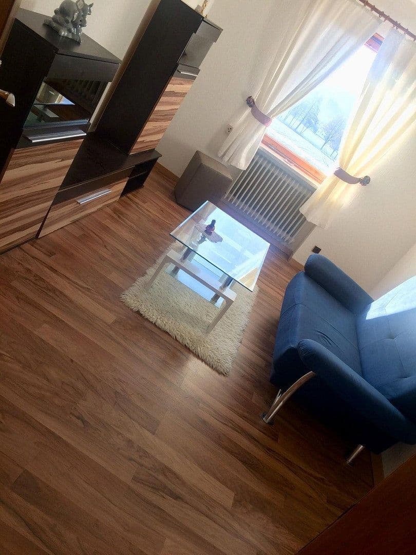 Prenájom bytu 3-izbový 110 m², Buch am Erlbach, Bavorsko Prenájom bytu 3-izbový 110 m², Buch am Erlbach, Bavorsko