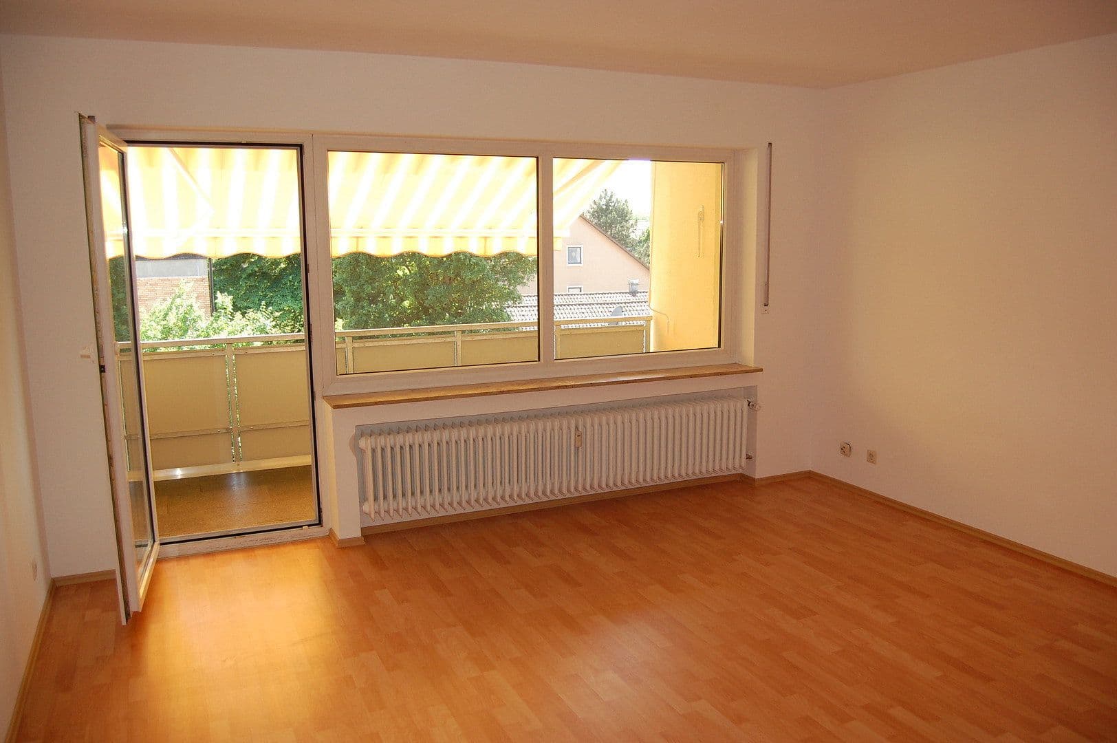 Prenájom bytu 3-izbový 77 m², Lange Zeile 72, Erlangen, Bavorsko Prenájom bytu 3-izbový 77 m², Lange Zeile 72, Erlangen, Bavorsko