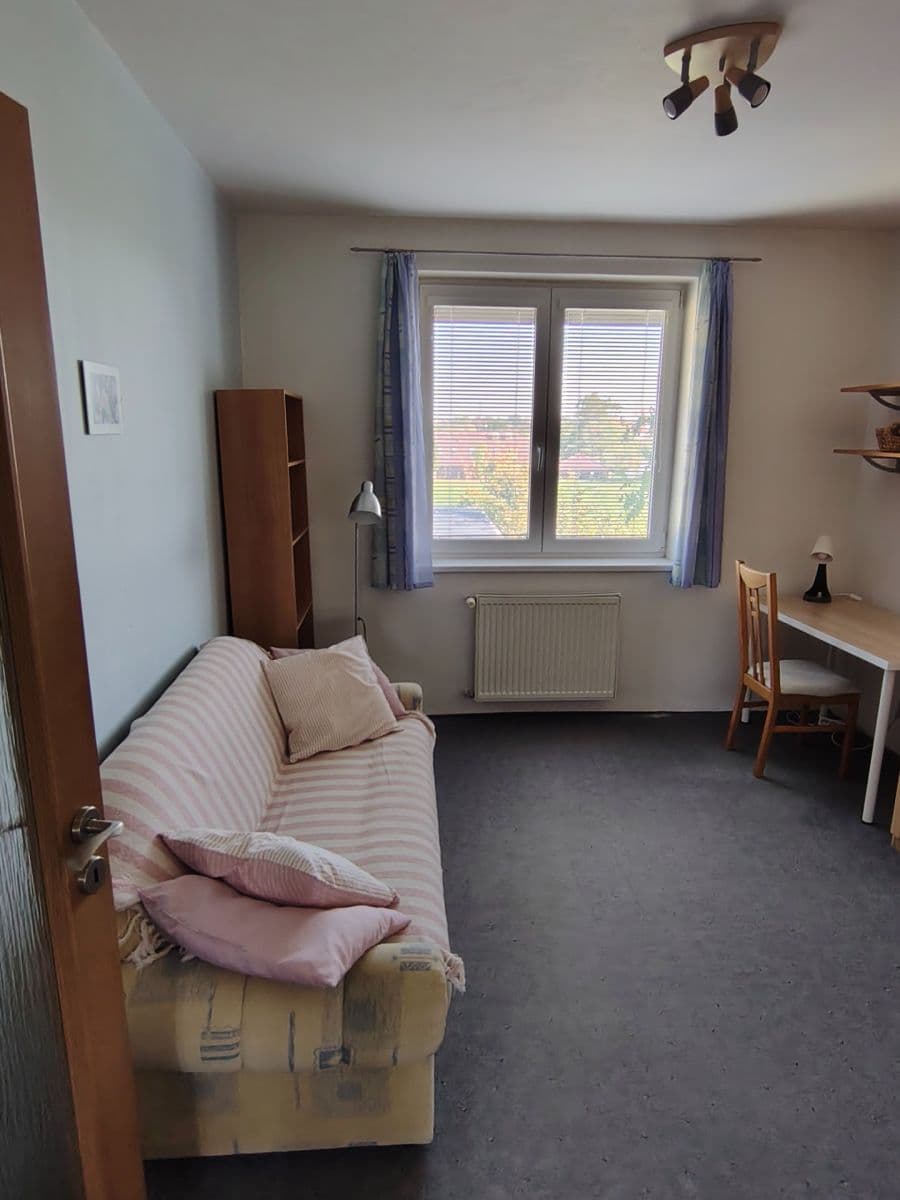 Prenájom bytu 5-izbový 100 m², Nad Mlýnem, Dolní Břežany, Středočeský kraj Prenájom bytu 5-izbový 100 m², Nad Mlýnem, Dolní Břežany, Středočeský kraj