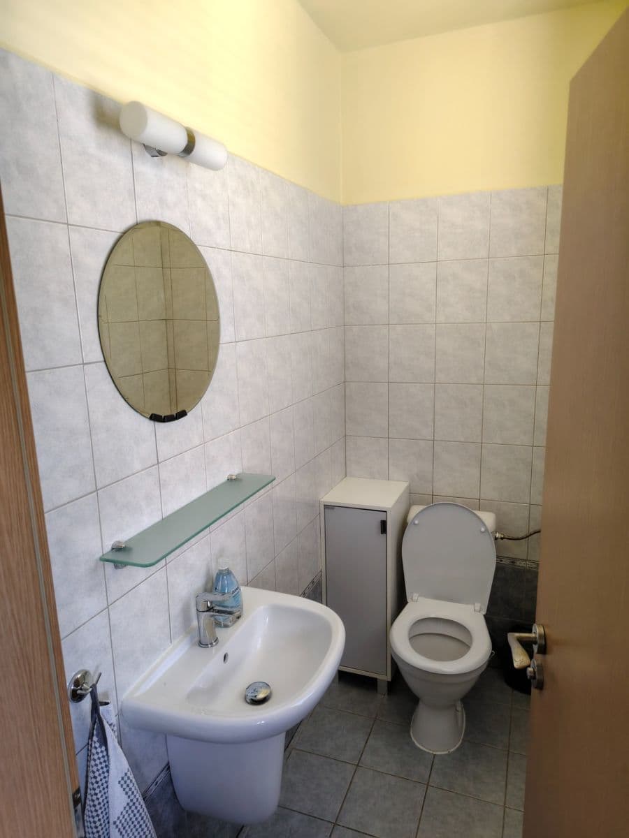 Prenájom bytu 5-izbový 100 m², Nad Mlýnem, Dolní Břežany, Středočeský kraj Prenájom bytu 5-izbový 100 m², Nad Mlýnem, Dolní Břežany, Středočeský kraj