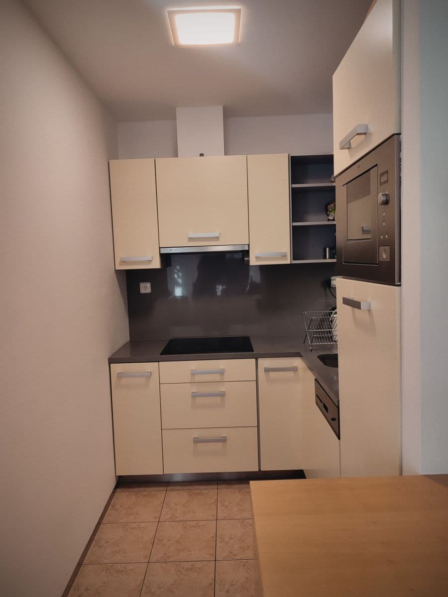 Prenájom bytu 2-izbový 70 m², Paťanka, Praha, Praha Prenájom bytu 2-izbový 70 m², Paťanka, Praha, Praha