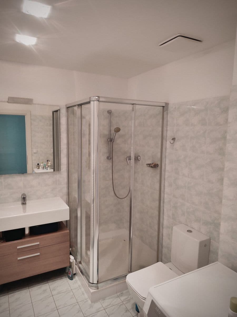 Prenájom bytu 2-izbový 70 m², Paťanka, Praha, Praha Prenájom bytu 2-izbový 70 m², Paťanka, Praha, Praha