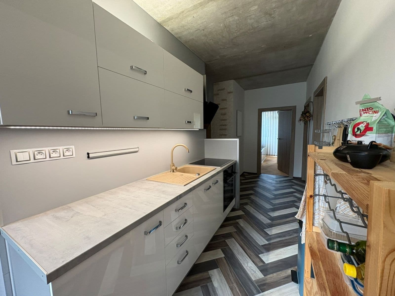 Prenájom bytu 3-izbový 77 m², Březenecká, Chomutov, Ústecký kraj Prenájom bytu 3-izbový 77 m², Březenecká, Chomutov, Ústecký kraj