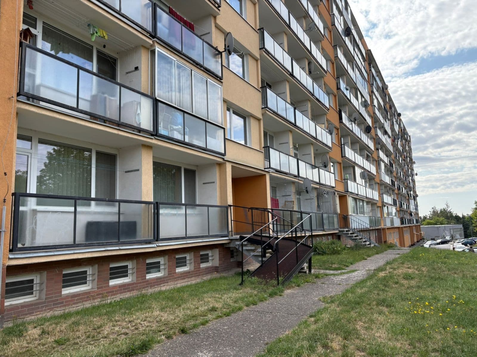 Prenájom bytu 3-izbový 77 m², Březenecká, Chomutov, Ústecký kraj Prenájom bytu 3-izbový 77 m², Březenecká, Chomutov, Ústecký kraj