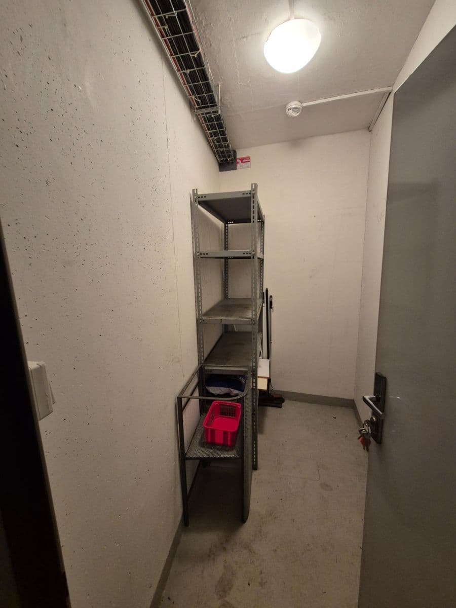 Prenájom bytu 1-izbový 38 m², Drahobejlova, Praha, Praha Prenájom bytu 1-izbový 38 m², Drahobejlova, Praha, Praha