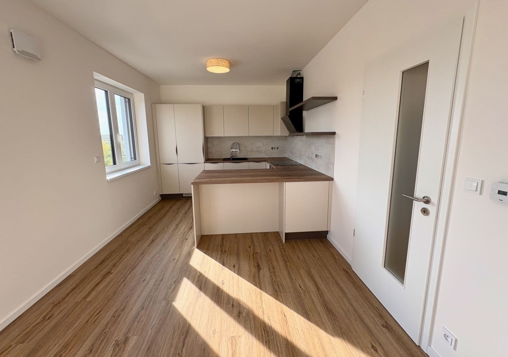 Prenájom bytu 1-izbový 39 m², Generála Bočka, Praha, Praha Prenájom bytu 1-izbový 39 m², Generála Bočka, Praha, Praha